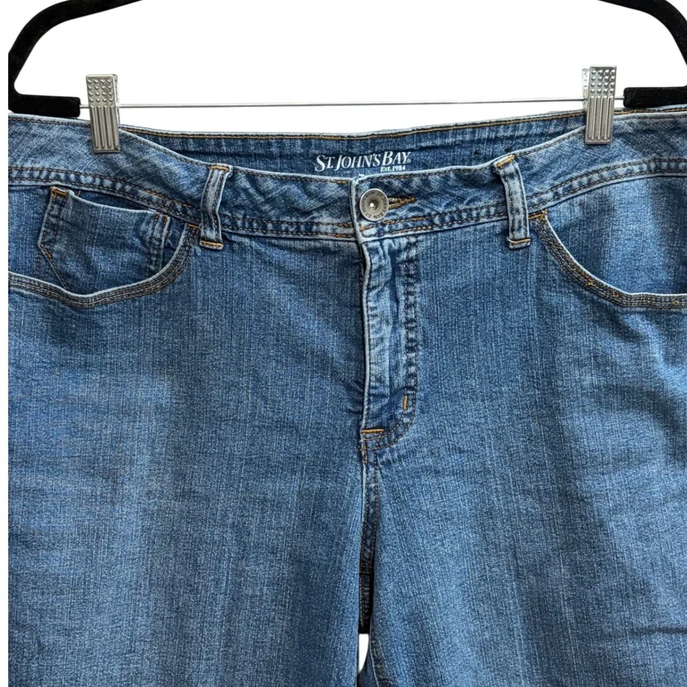 St. John's Bay Blue Denim Shorts Some Stretch Longer Inseam Women's Size 14